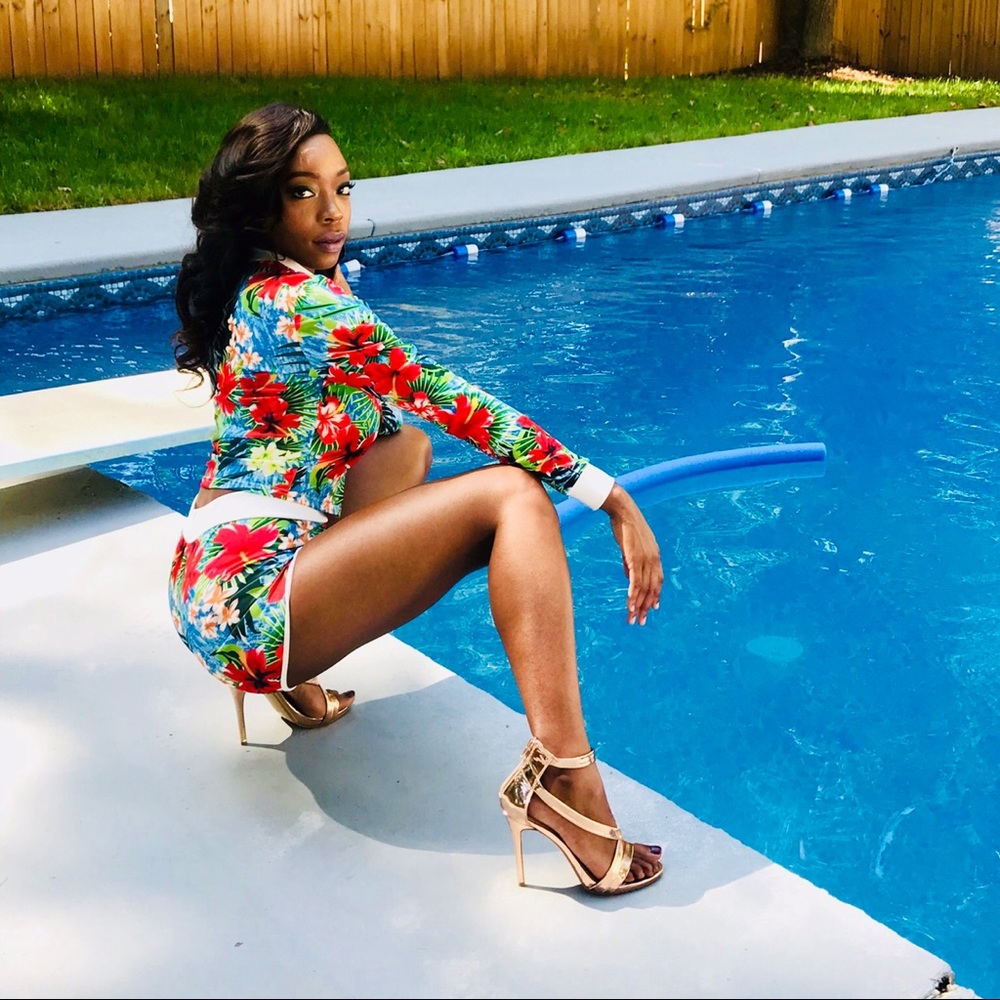 Two Piece Short Set - Picture 4 of 9